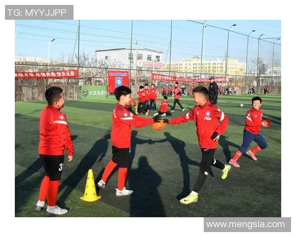 足球国产积木助力青少年成长打造未来足球之星的梦想舞台